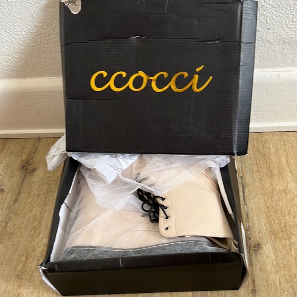 6 size. Brand New . Never Worn. Gifted to me, too small. - Picture 5 of 8